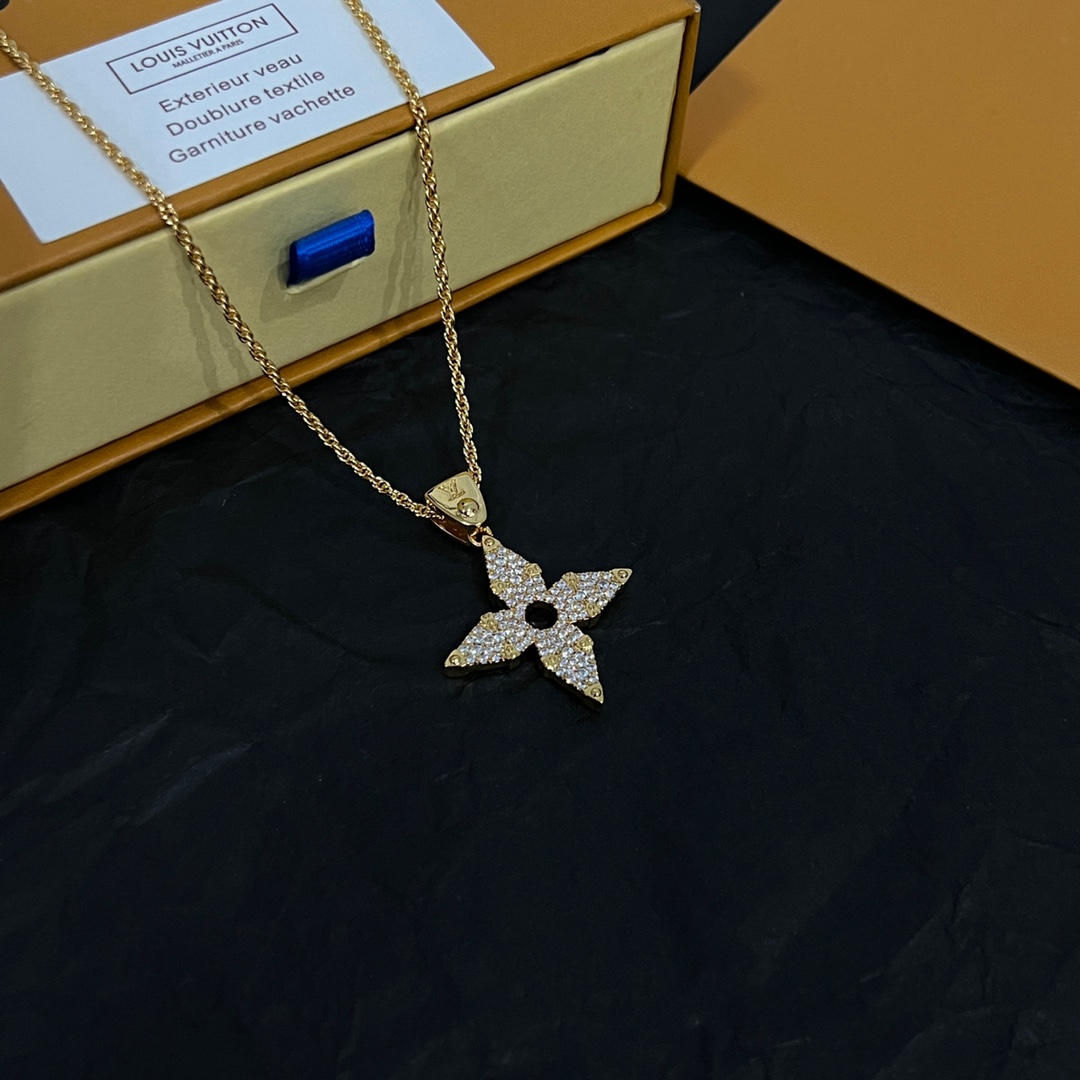 Louis Vuitton LV Rope Pendant   M01751 - DopestKickz