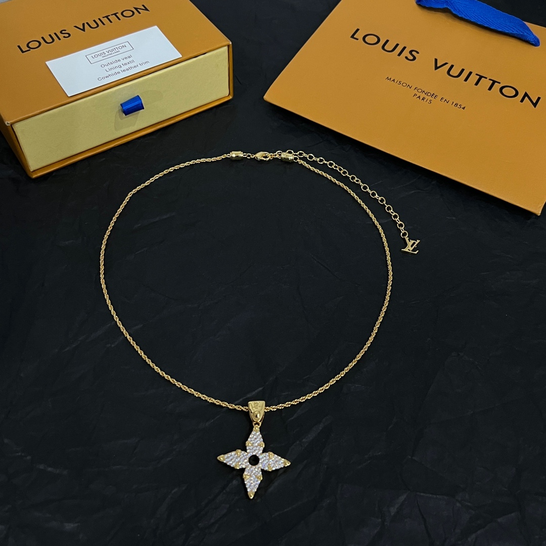 Louis Vuitton LV Rope Pendant   M01751 - DopestKickz