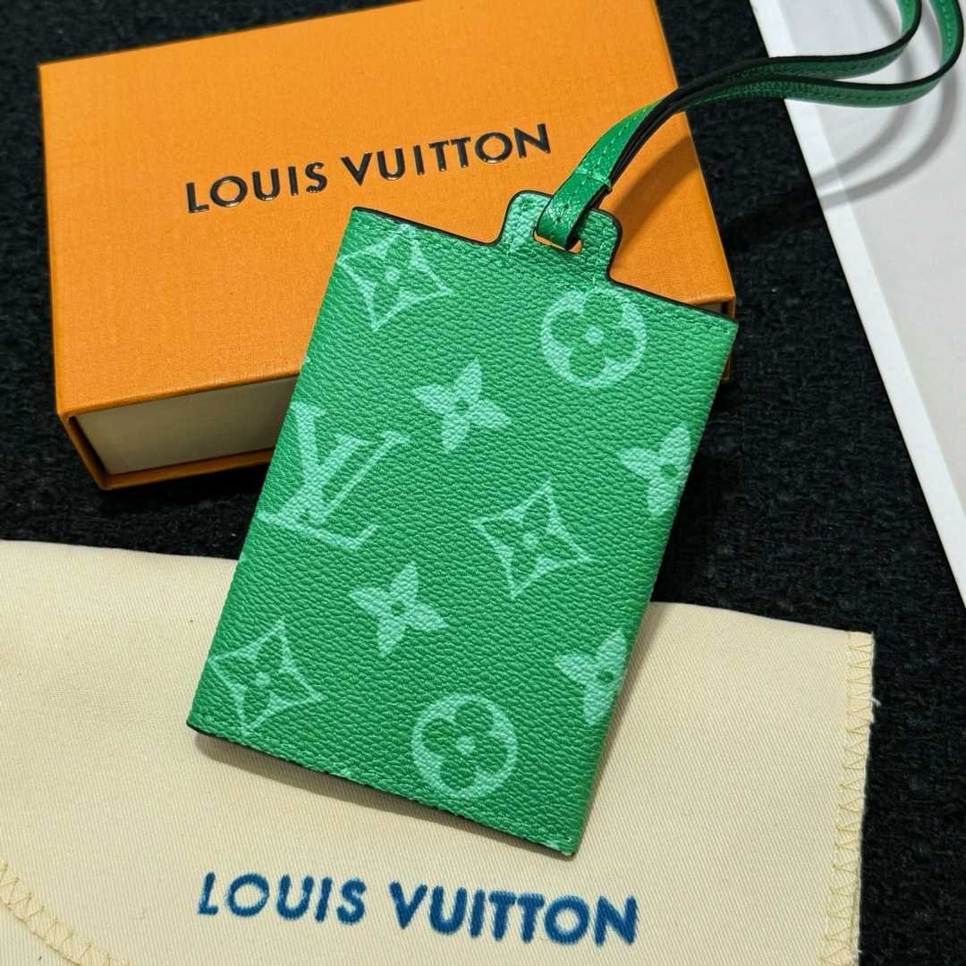 Louis Vuitton Card Holder Necklace  M83153 - DopestKickz
