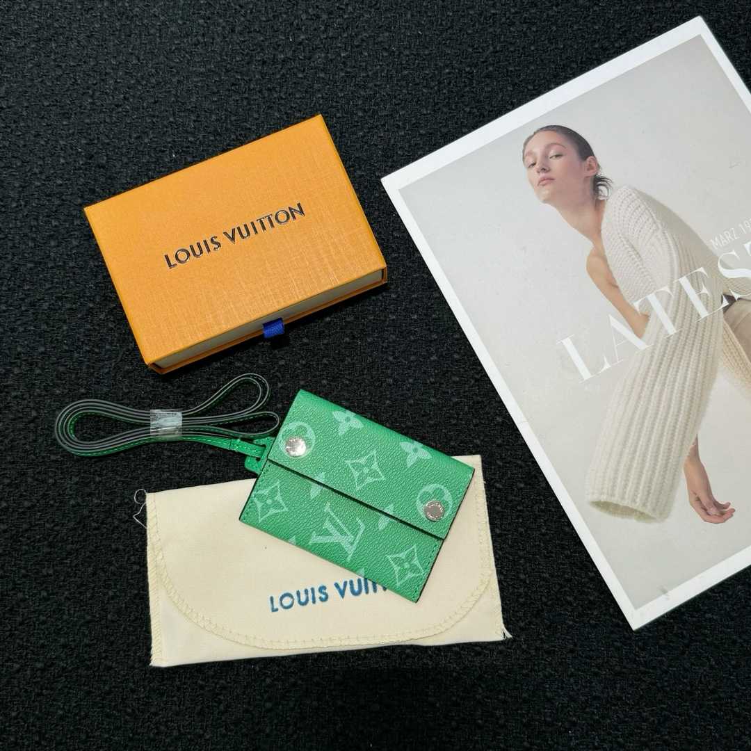 Louis Vuitton Card Holder Necklace  M83153 - DopestKickz