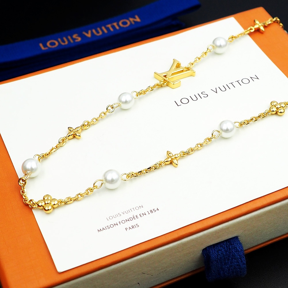Louis Vuitton Louisa Necklace   M01610 - DopestKickz