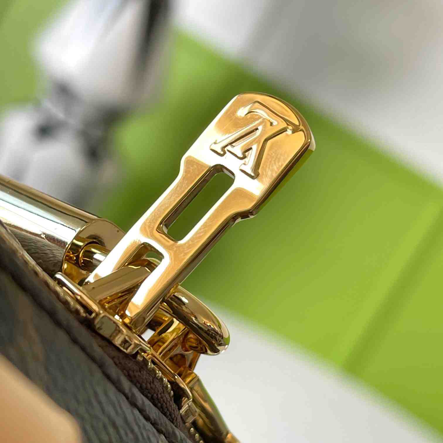 Louis Vuitton Speedy Bandoulière 20   M46222 - DopestKickz