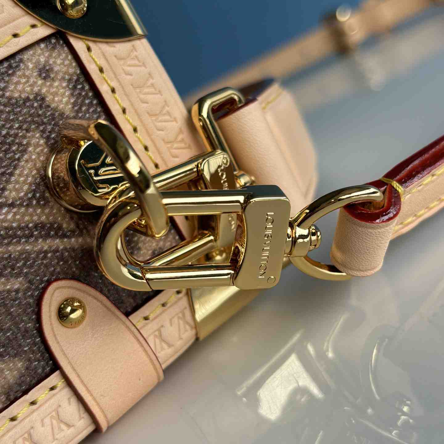 Louis Vuitton Side Trunk MM   M47085 - DopestKickz