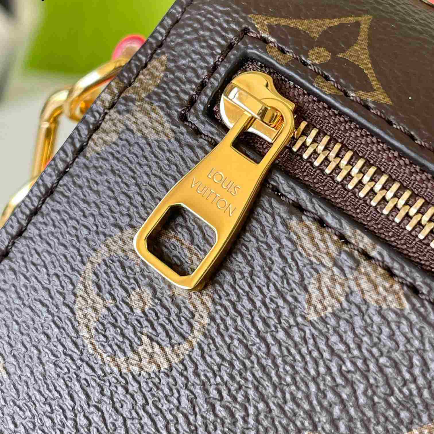 Louis Vuitton Pochette Métis East West   M46279 - DopestKickz