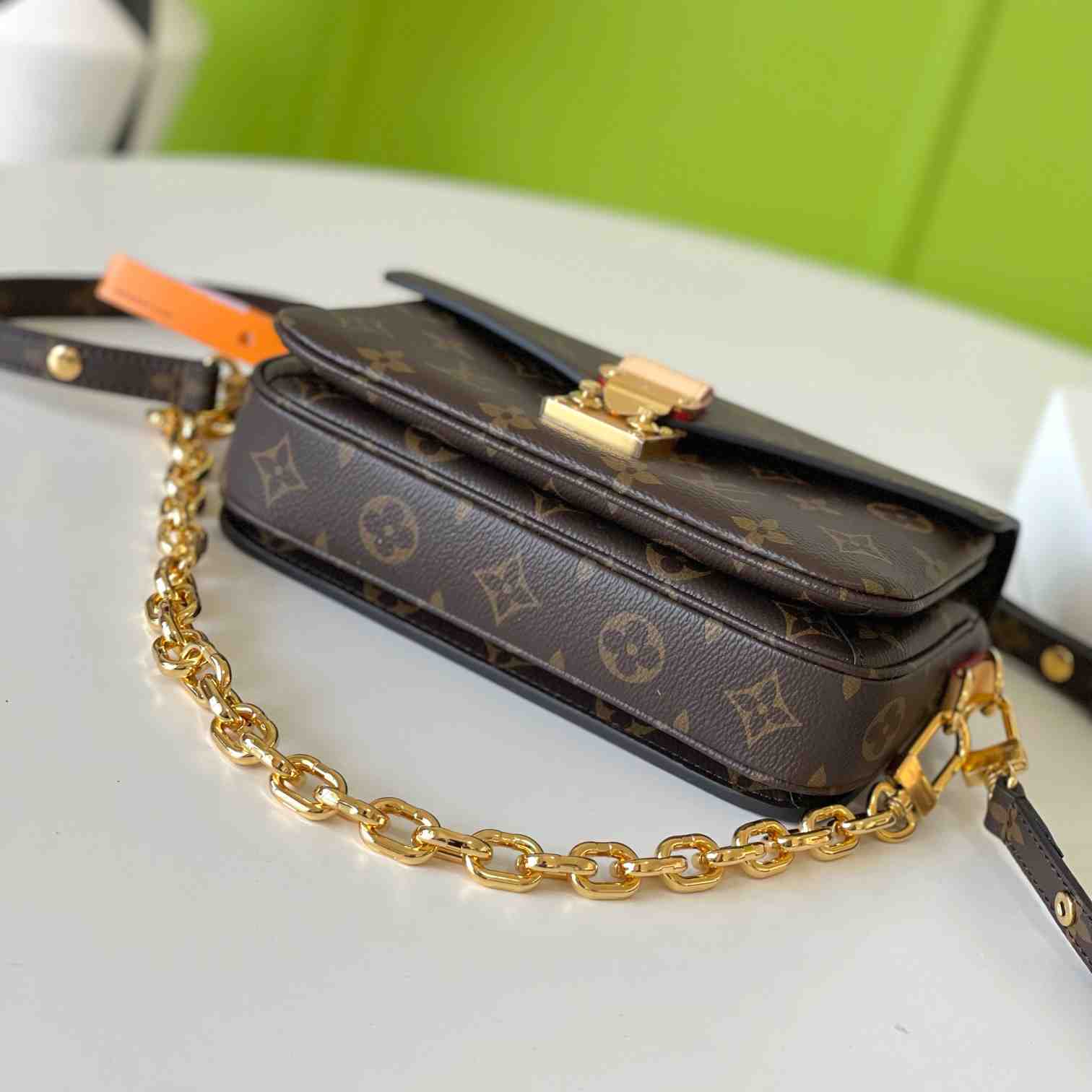 Louis Vuitton Pochette Métis East West   M46279 - DopestKickz