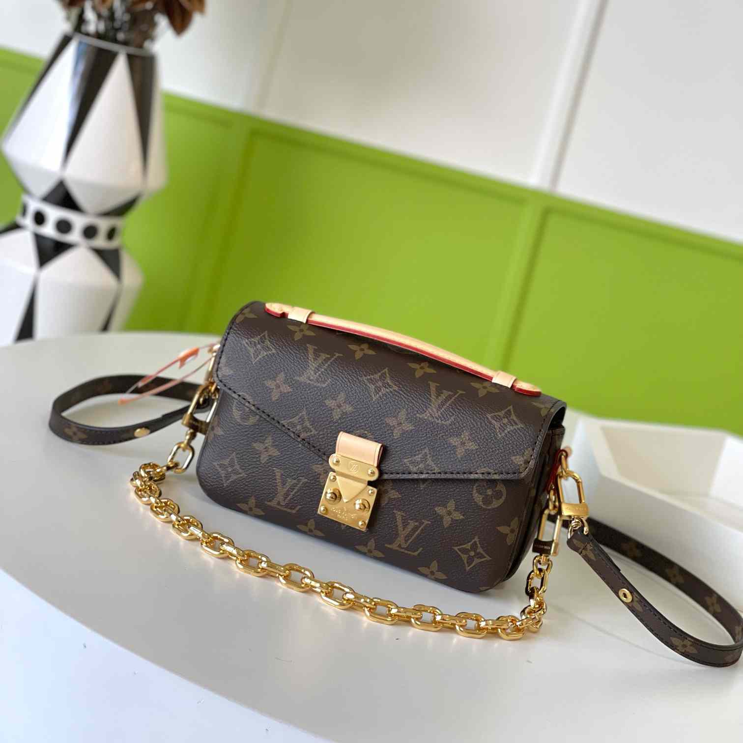 Louis Vuitton Pochette Métis East West   M46279 - DopestKickz