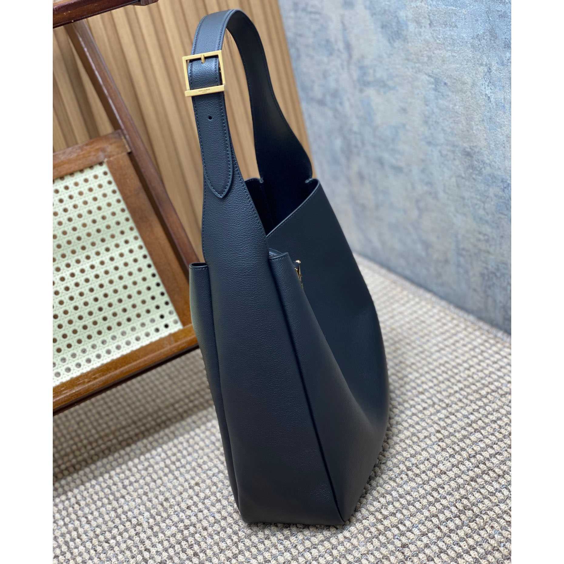 Saint Laurent Le 5 À 7 Supple Large In Smooth Leather - DopestKickz