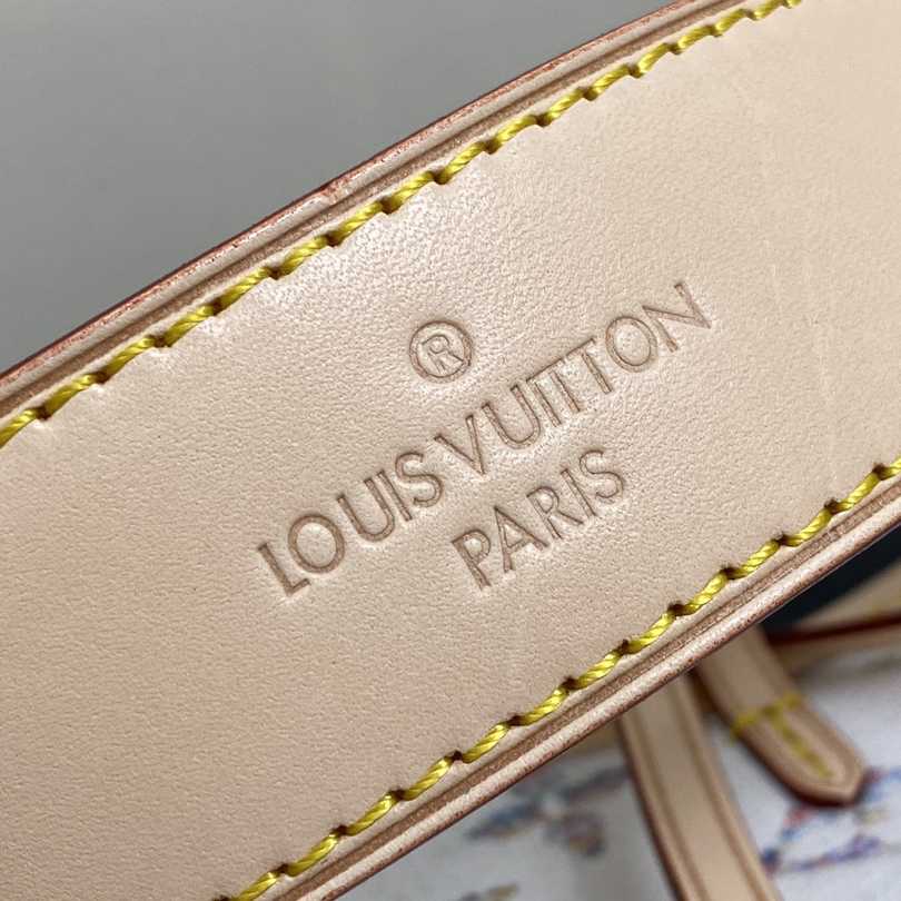 Louis Vuitton CarryAll PM   M24707 - DopestKickz