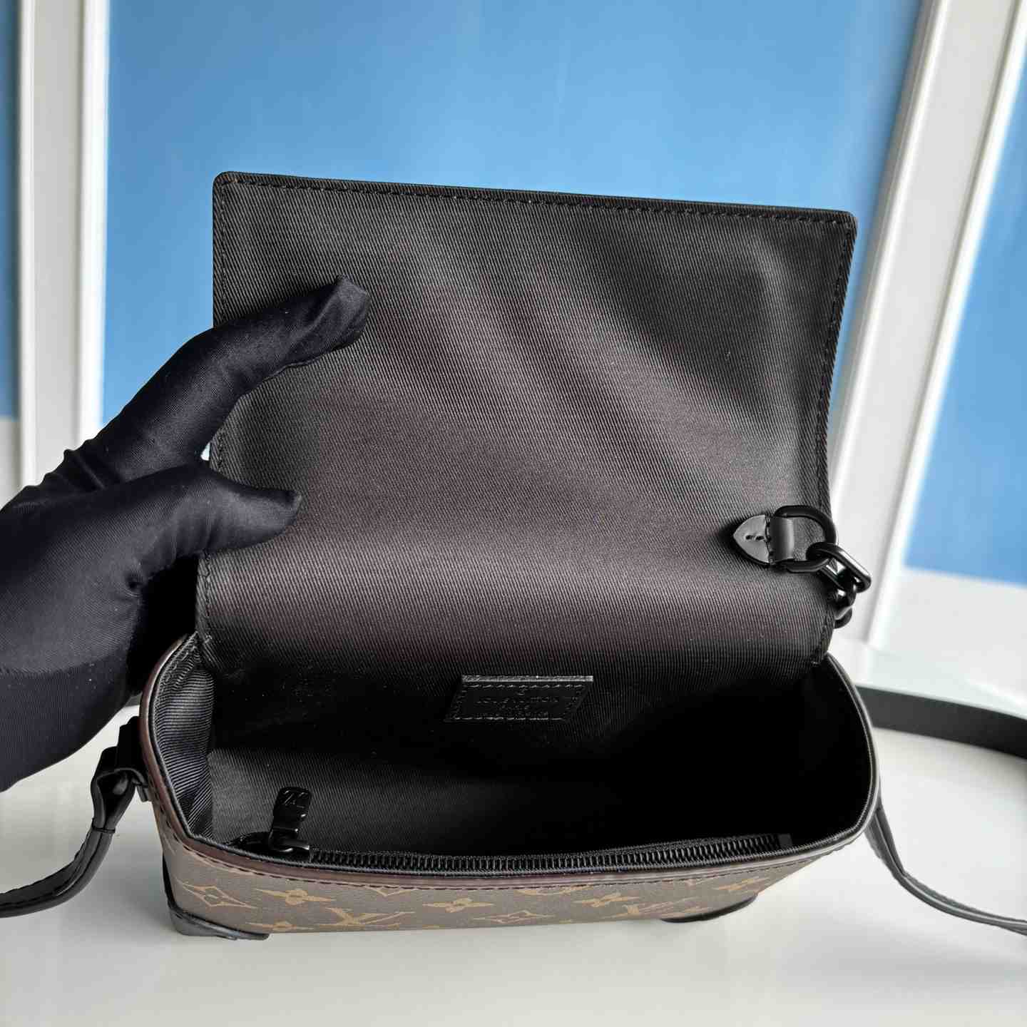 Louis Vuitton Steamer Wearable Wallet  M83613 - DopestKickz