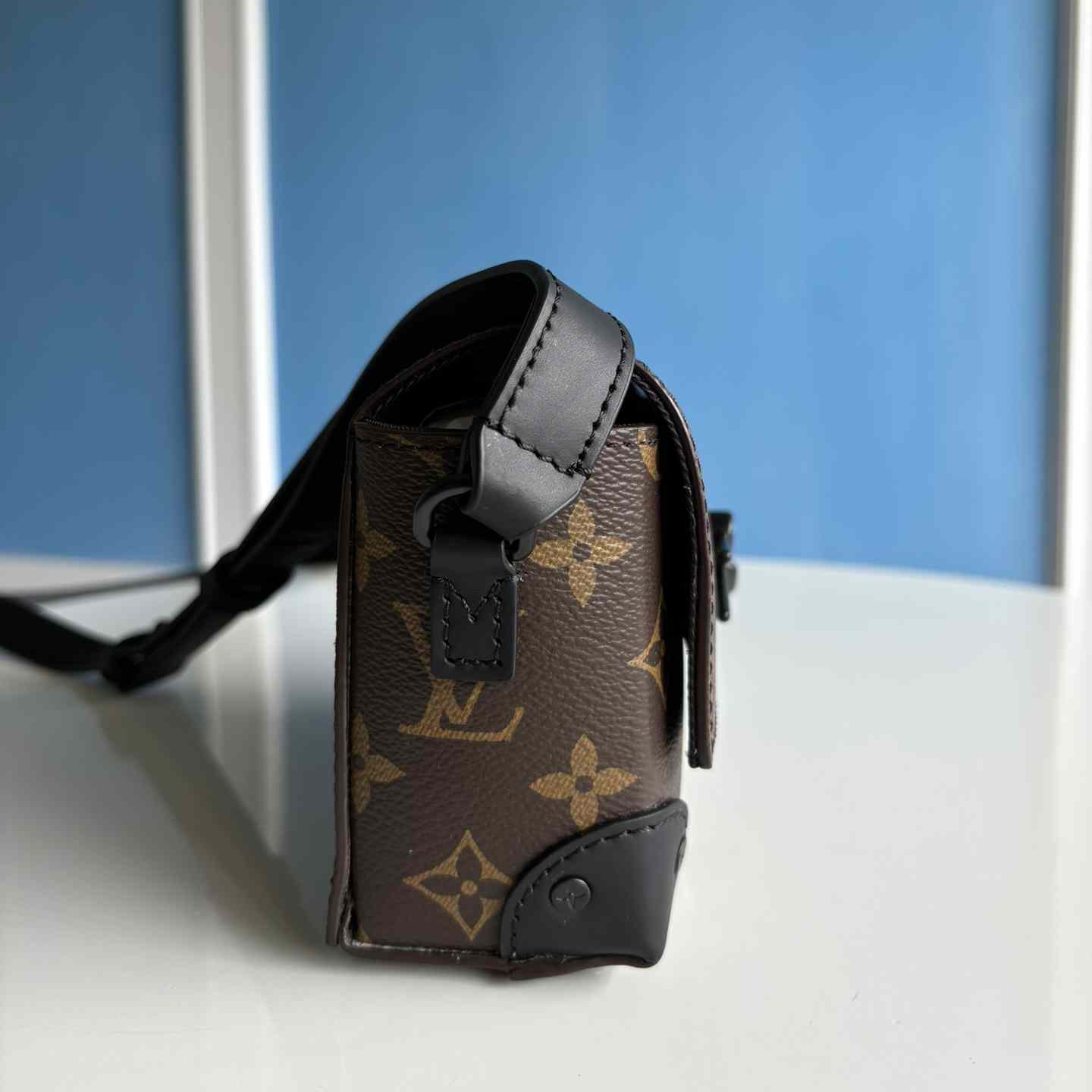 Louis Vuitton Steamer Wearable Wallet  M83613 - DopestKickz