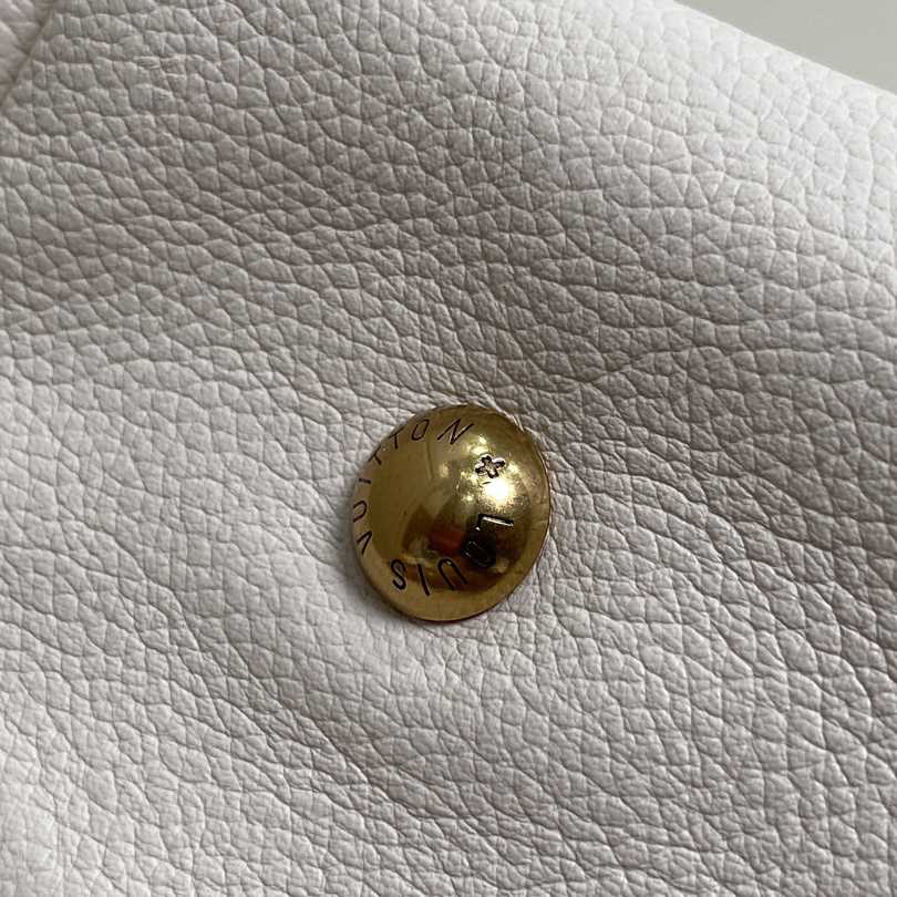 Louis Vuitton Low Key Hobo MM   M25022 - DopestKickz