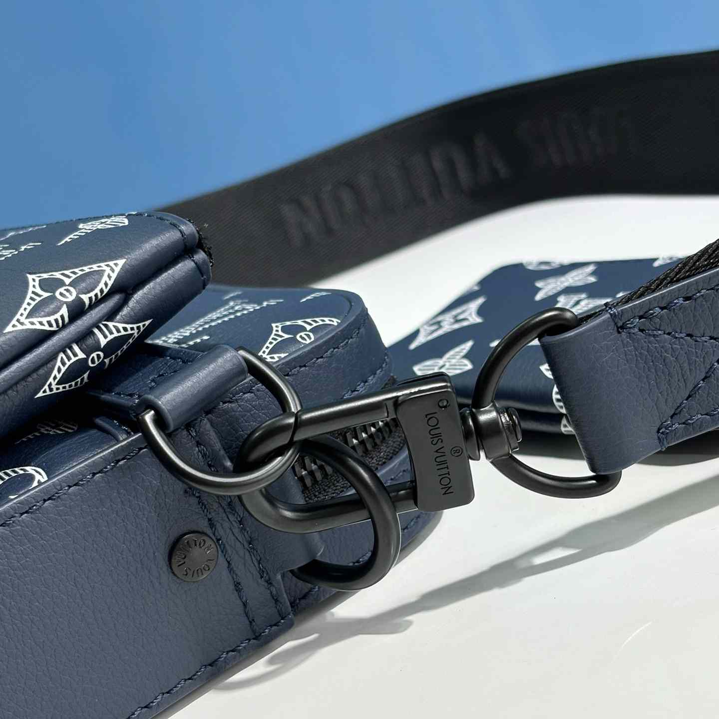 Louis Vuitton Trio Messenger  M24753 - DopestKickz