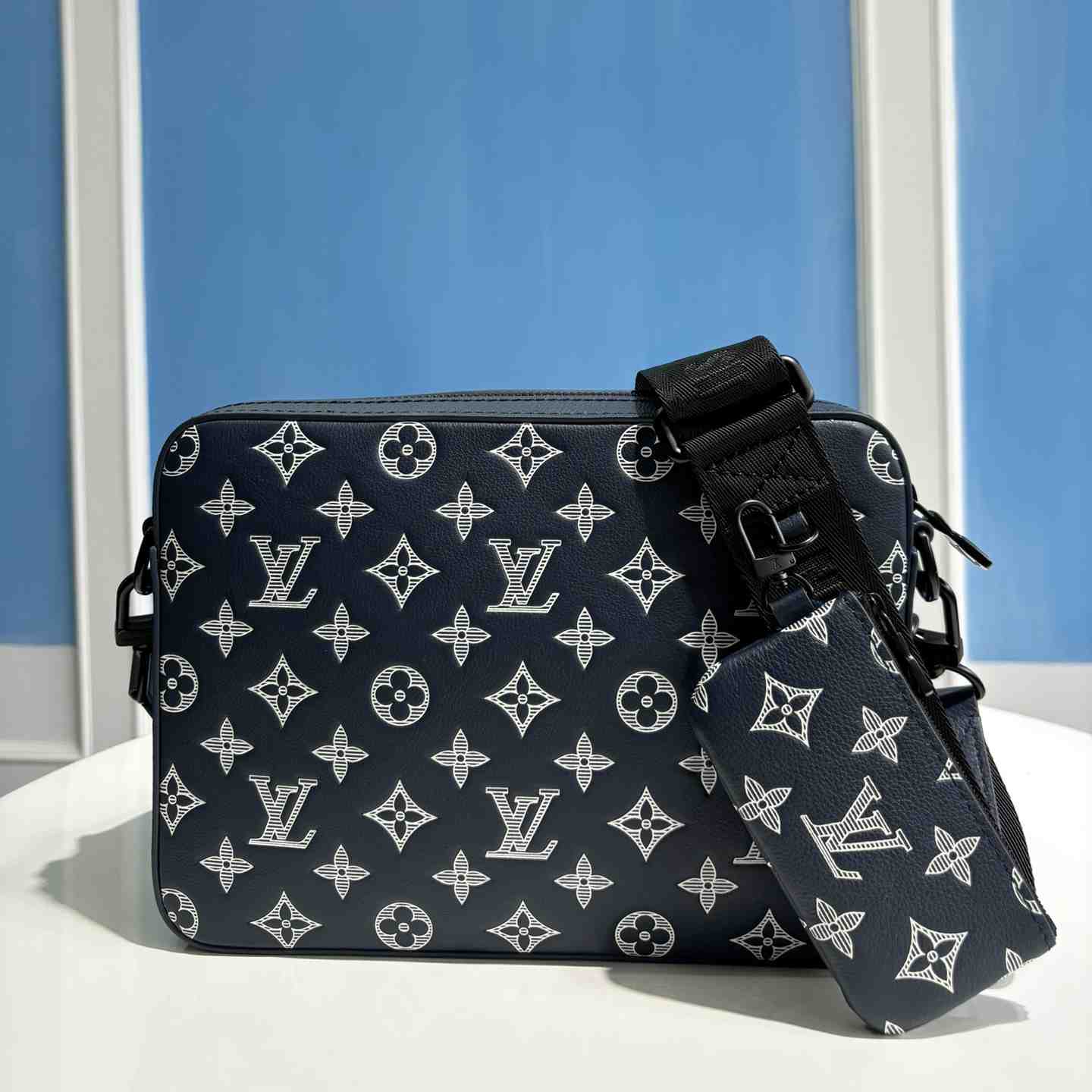 Louis Vuitton Trio Messenger  M24753 - DopestKickz
