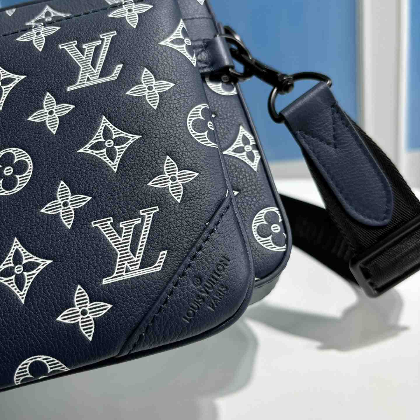 Louis Vuitton Trio Messenger  M24753 - DopestKickz