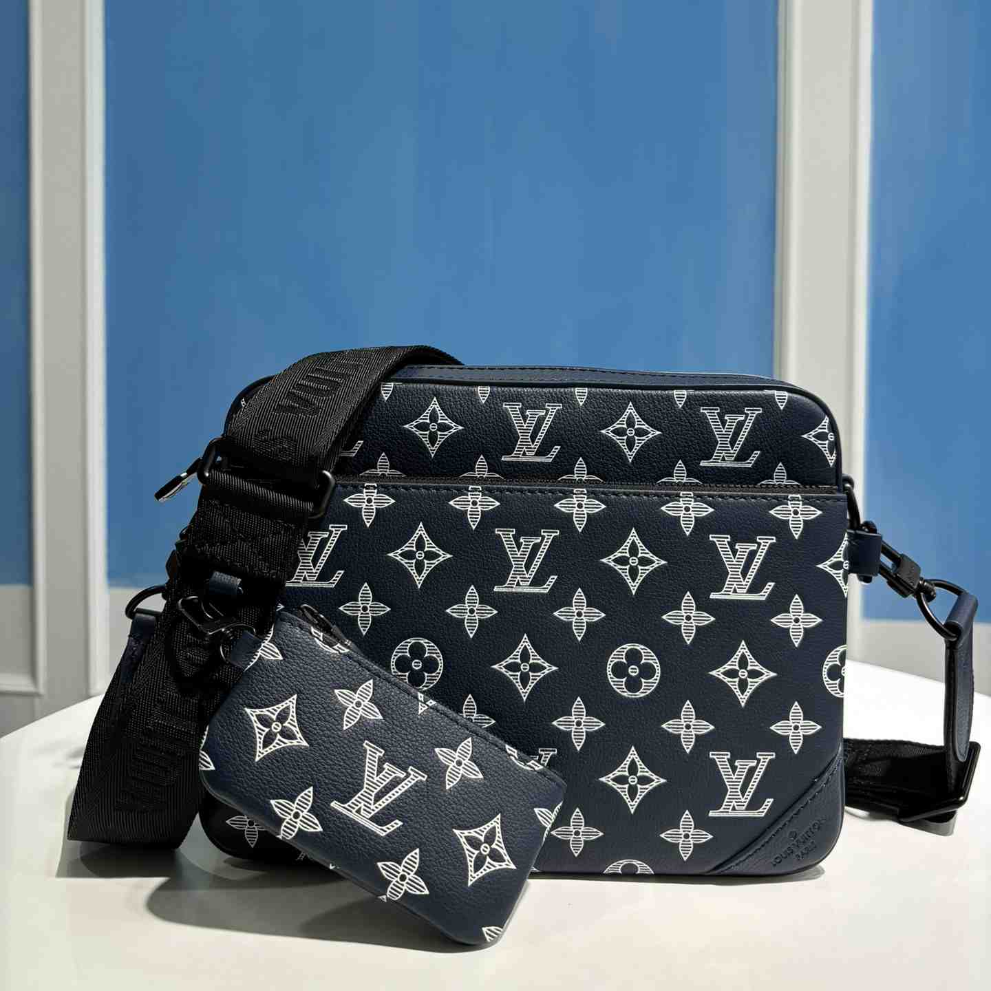 Louis Vuitton Trio Messenger  M24753 - DopestKickz
