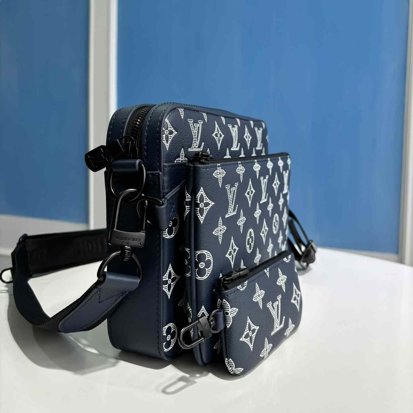 Louis Vuitton Trio Messenger  M24753 - DopestKickz
