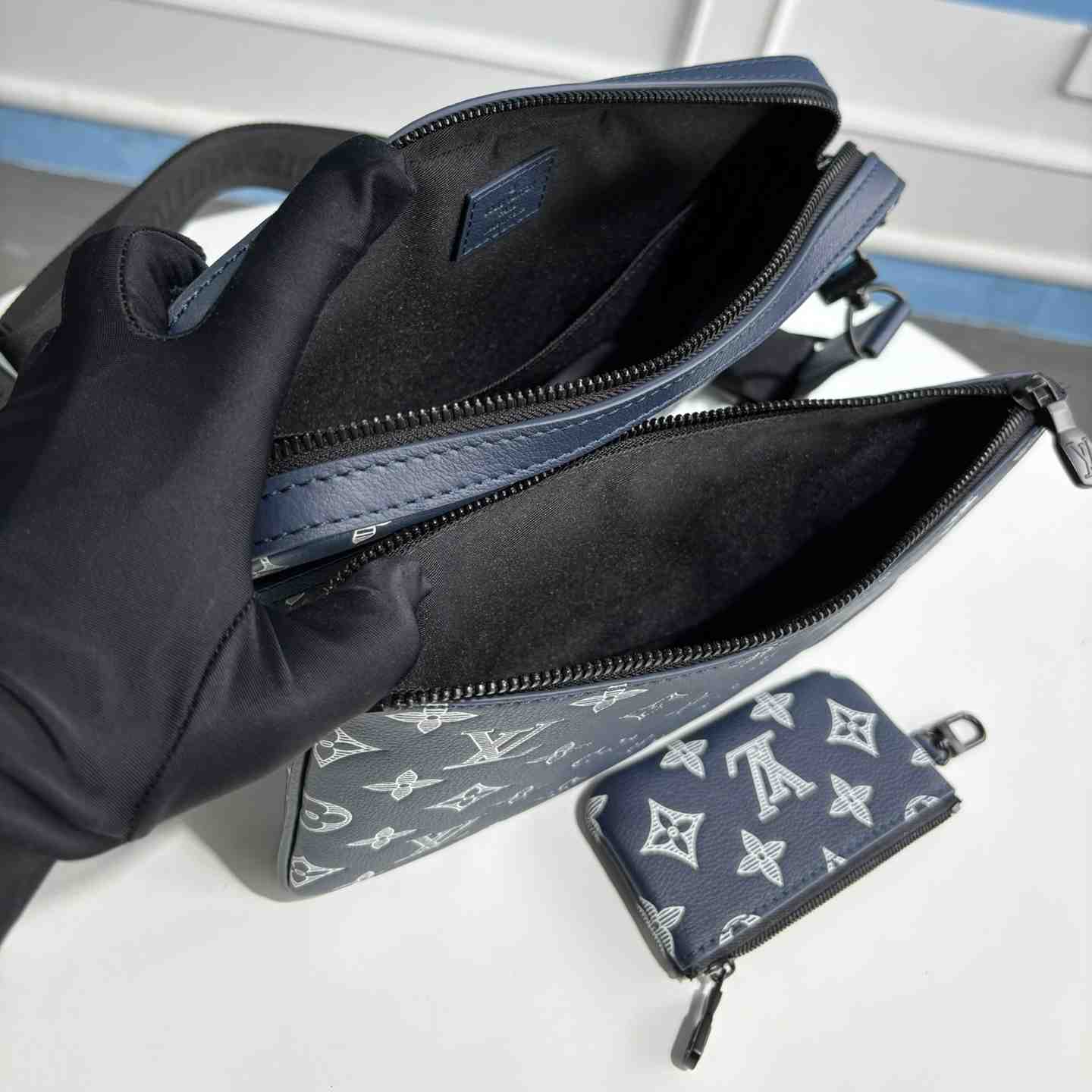 Louis Vuitton Trio Messenger  M24753 - DopestKickz