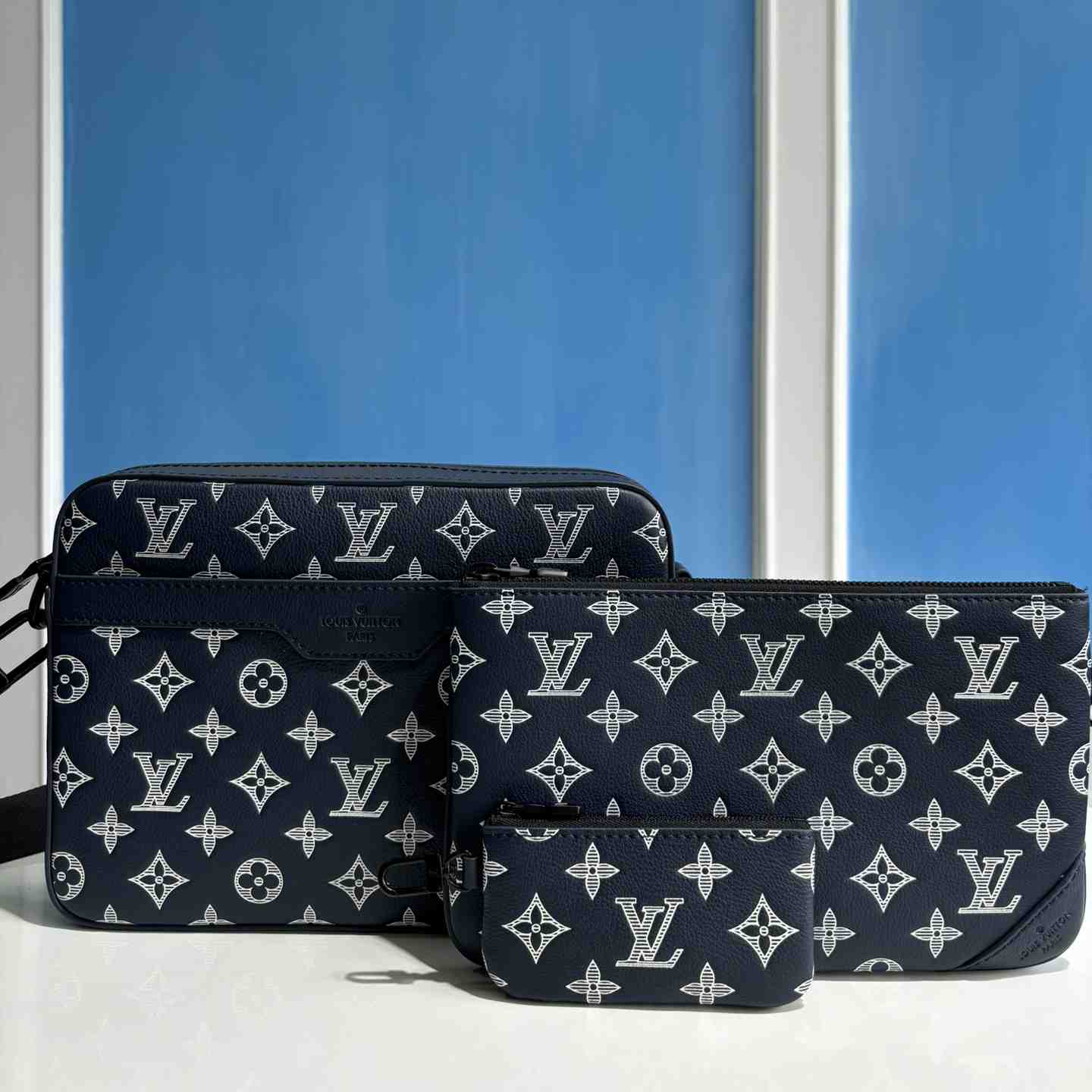 Louis Vuitton Trio Messenger  M24753 - DopestKickz