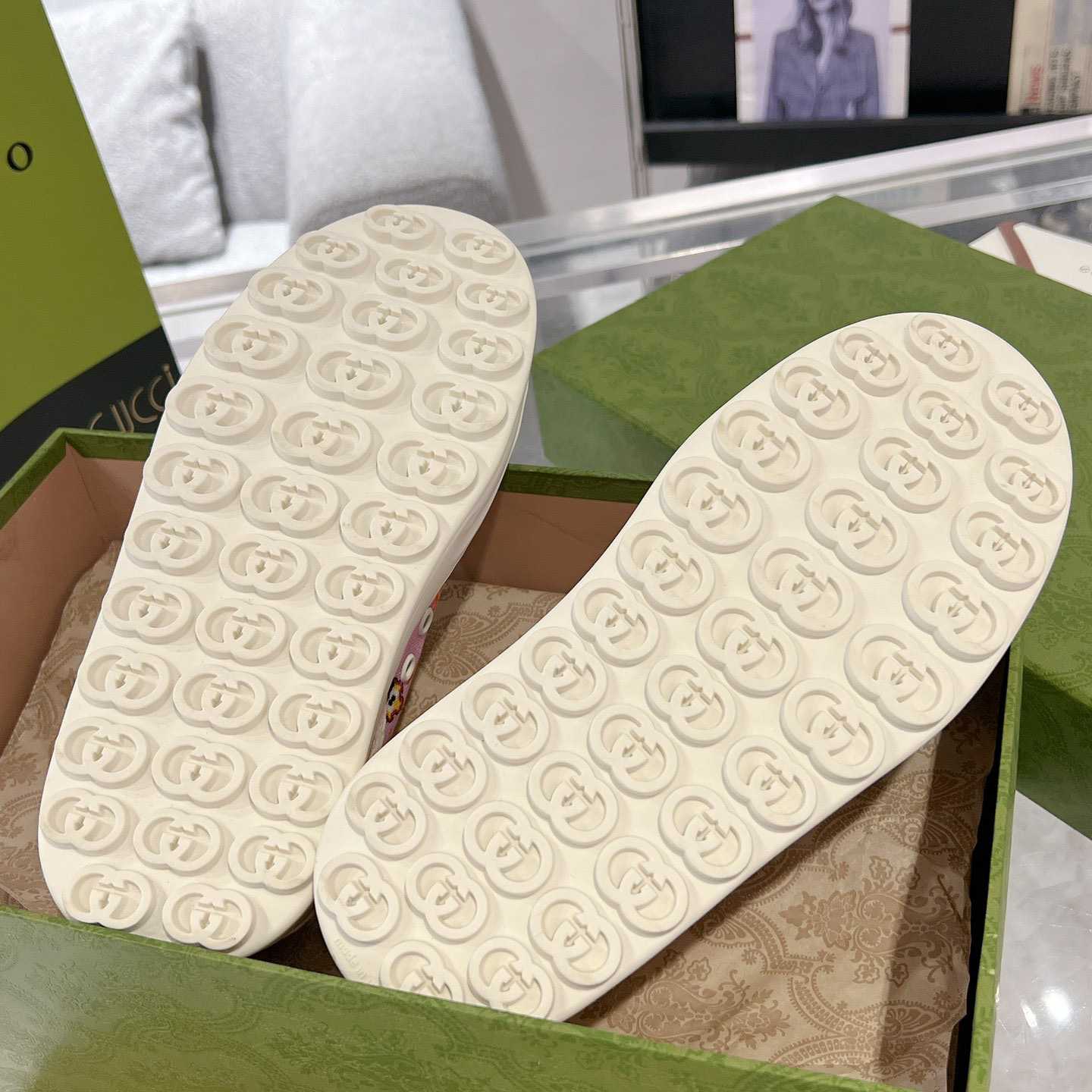 Gucci Women's GG Sneaker - DopestKickz