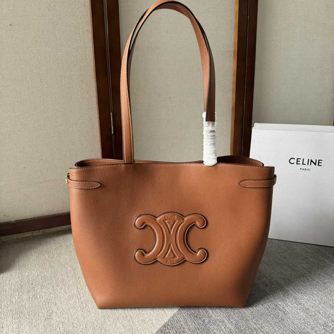 Celine Medium Cabas Anais Cuir Triomphe In Grained Calfskin - DopestKickz