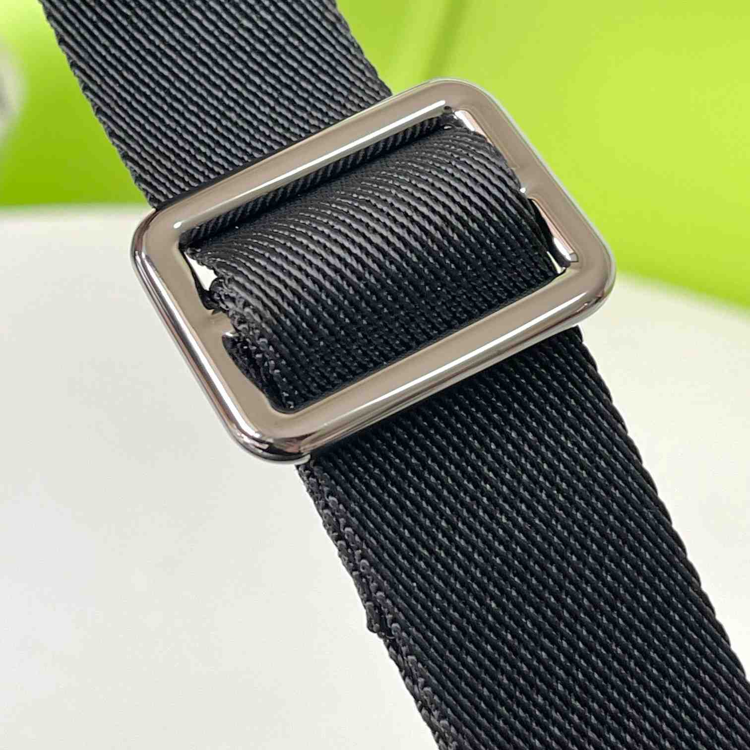 Louis Vuitton Discovery Bumbag PM    M46035 - DopestKickz