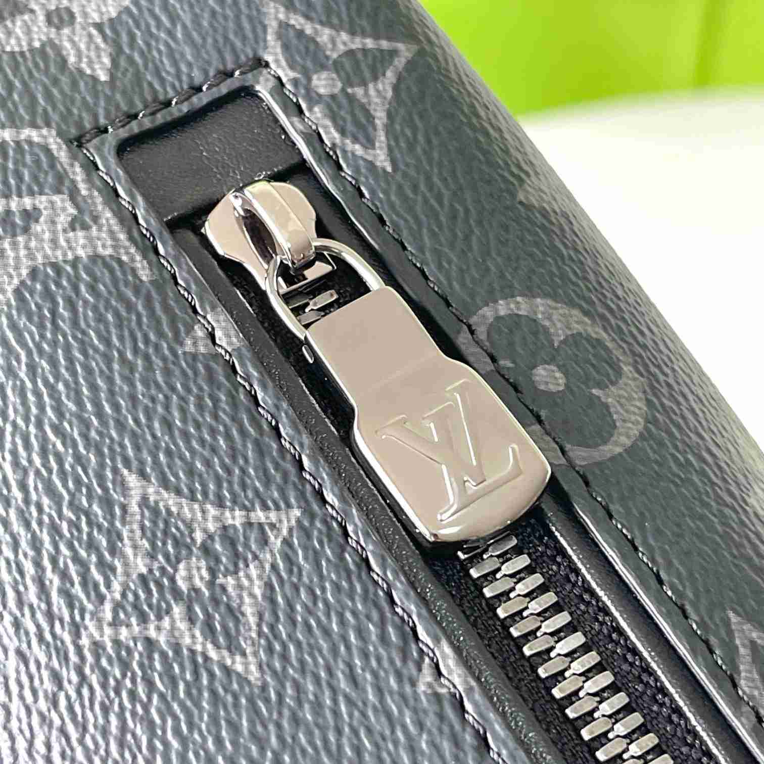 Louis Vuitton Discovery Bumbag PM    M46035 - DopestKickz