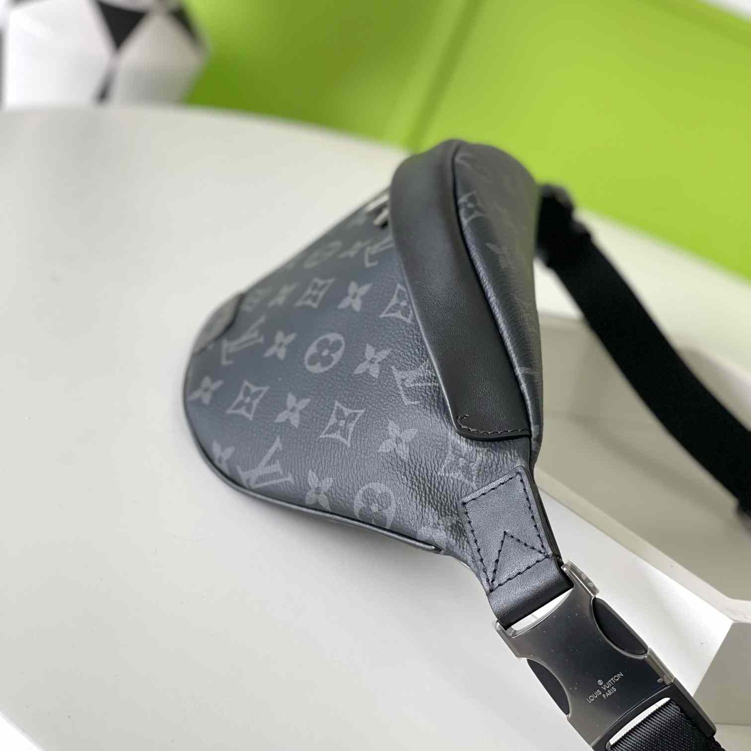 Louis Vuitton Discovery Bumbag PM    M46035 - DopestKickz