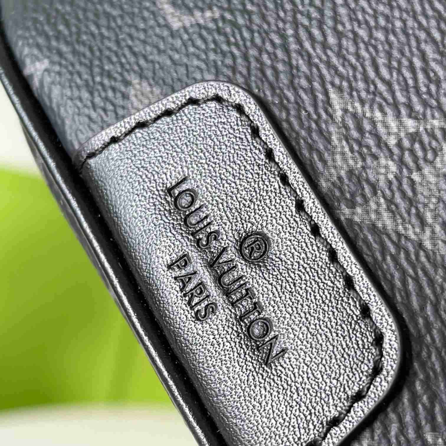 Louis Vuitton Discovery Bumbag PM    M46035 - DopestKickz