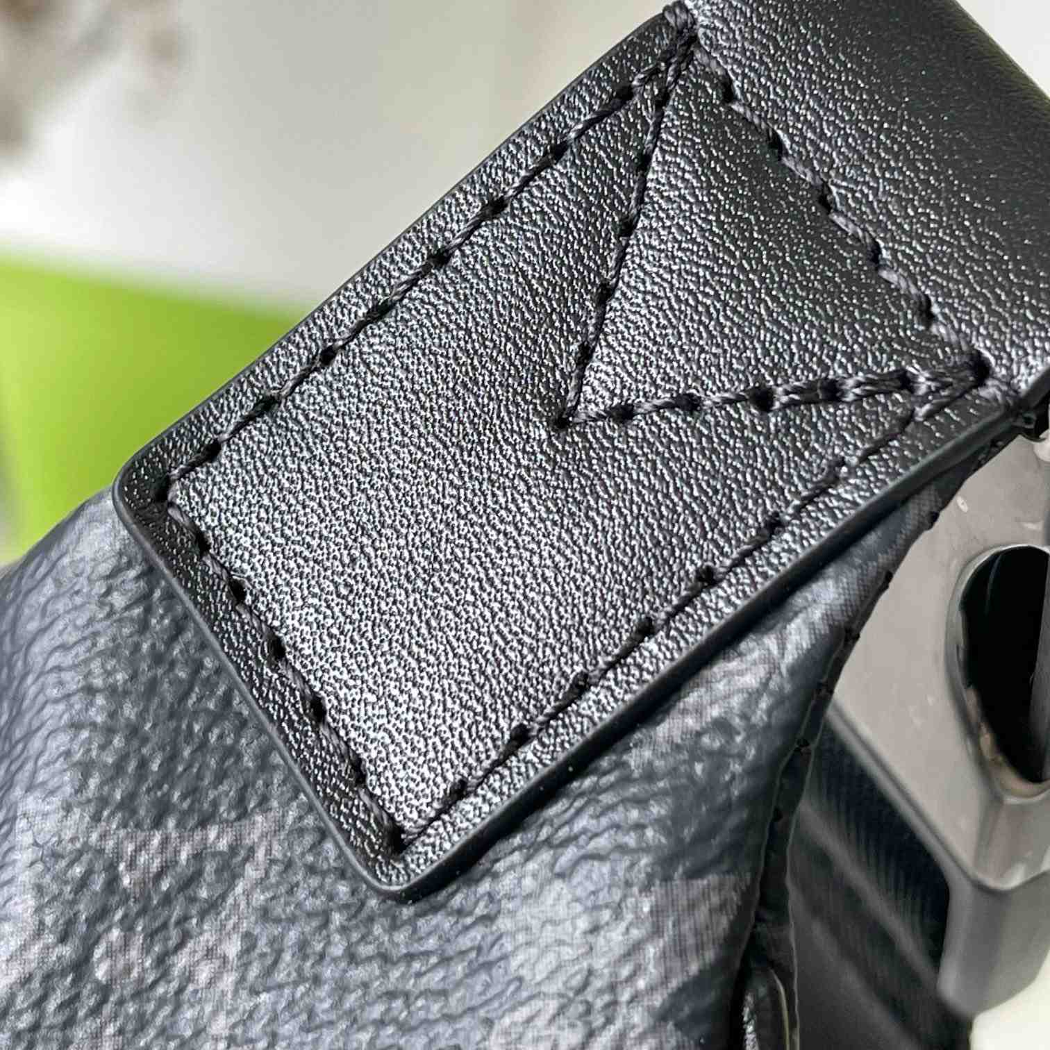 Louis Vuitton Discovery Bumbag PM    M46035 - DopestKickz