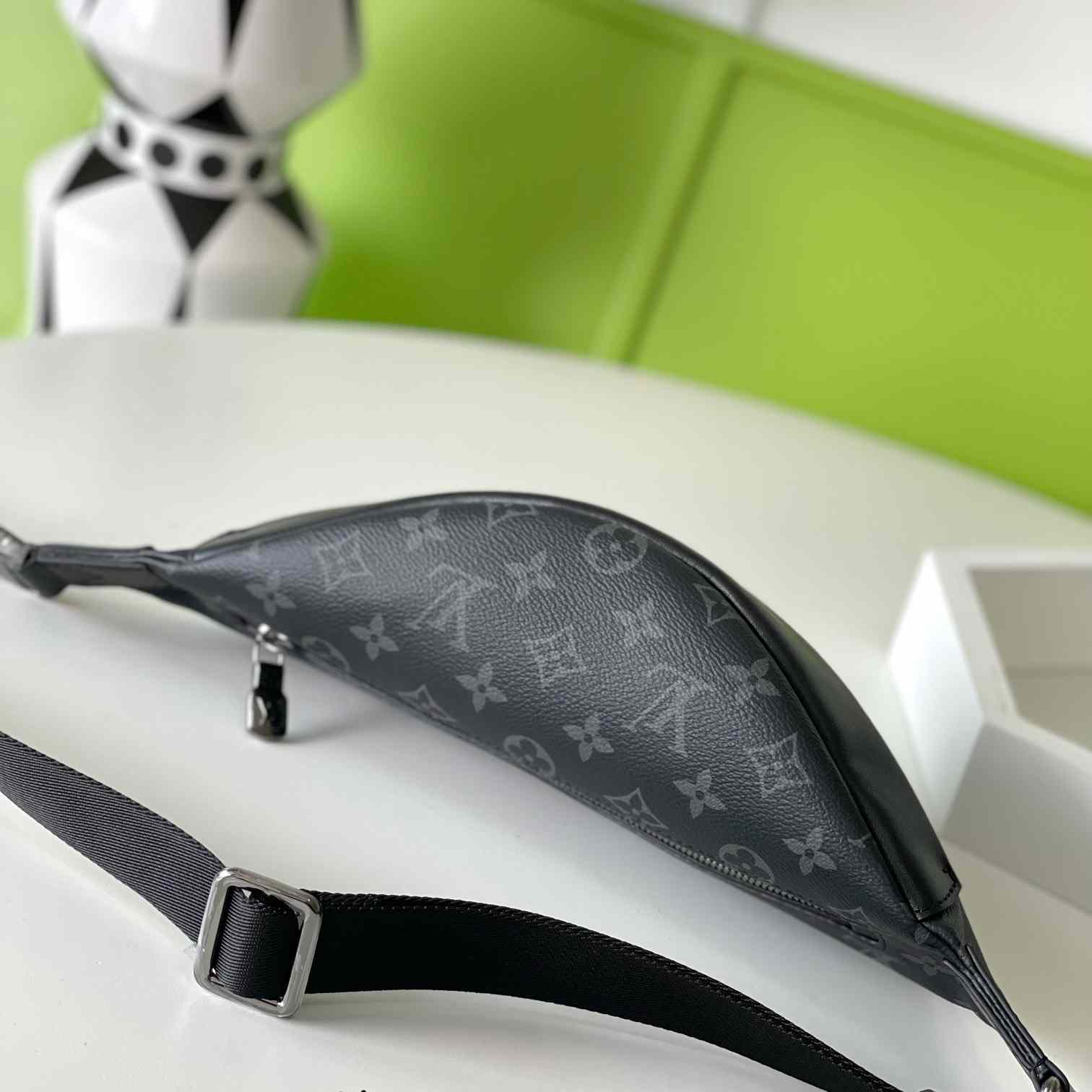 Louis Vuitton Discovery Bumbag PM    M46035 - DopestKickz