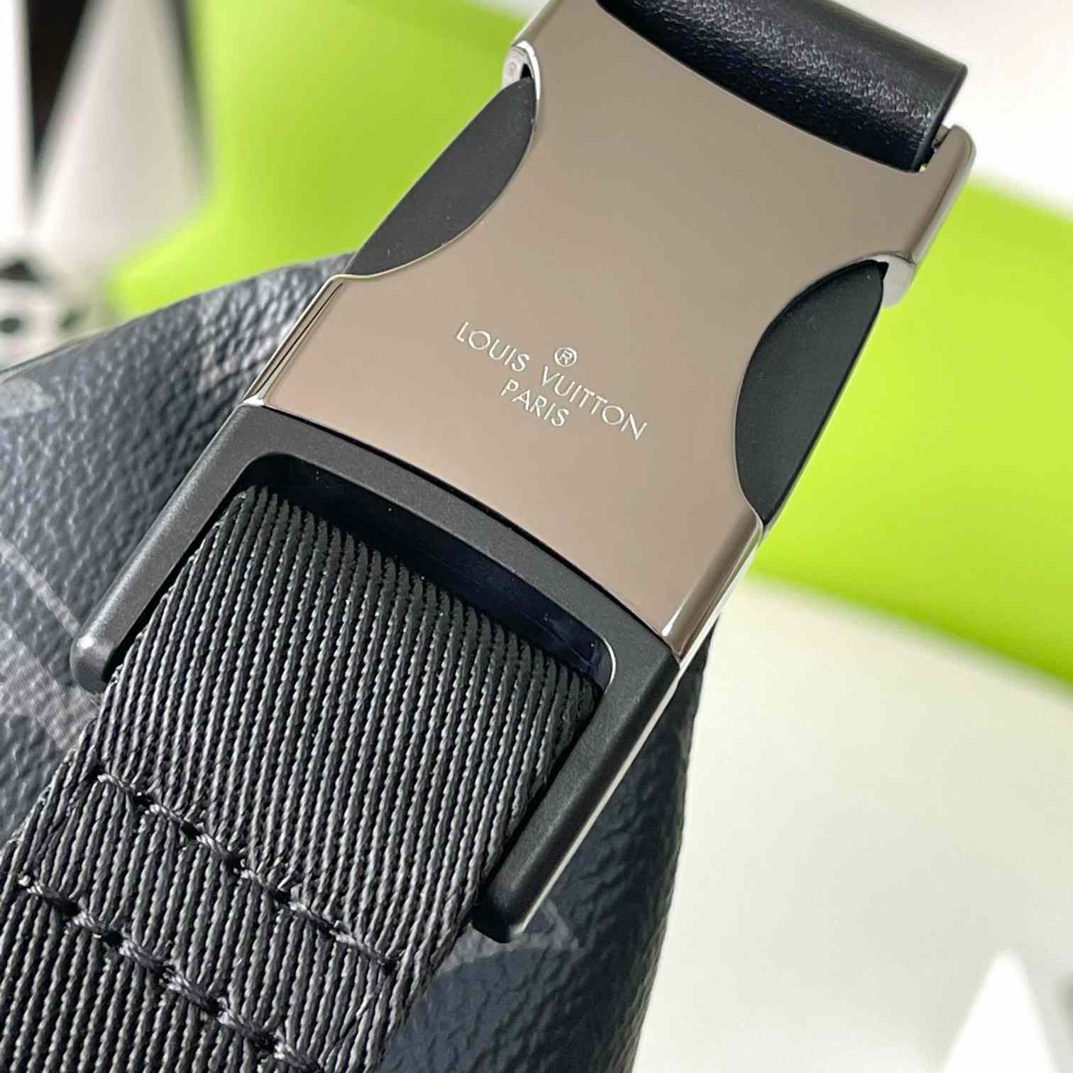 Louis Vuitton Discovery Bumbag PM    M46035 - DopestKickz