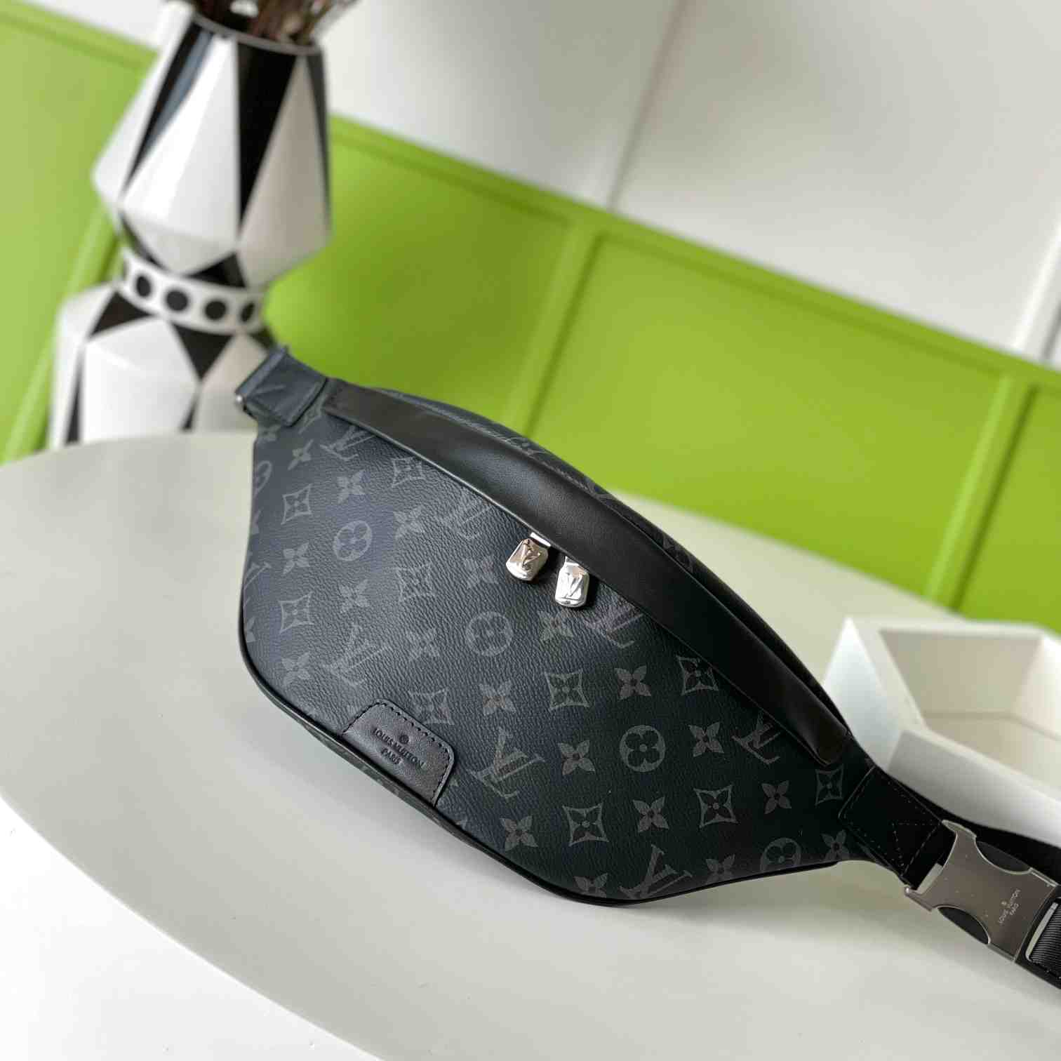 Louis Vuitton Discovery Bumbag PM    M46035 - DopestKickz