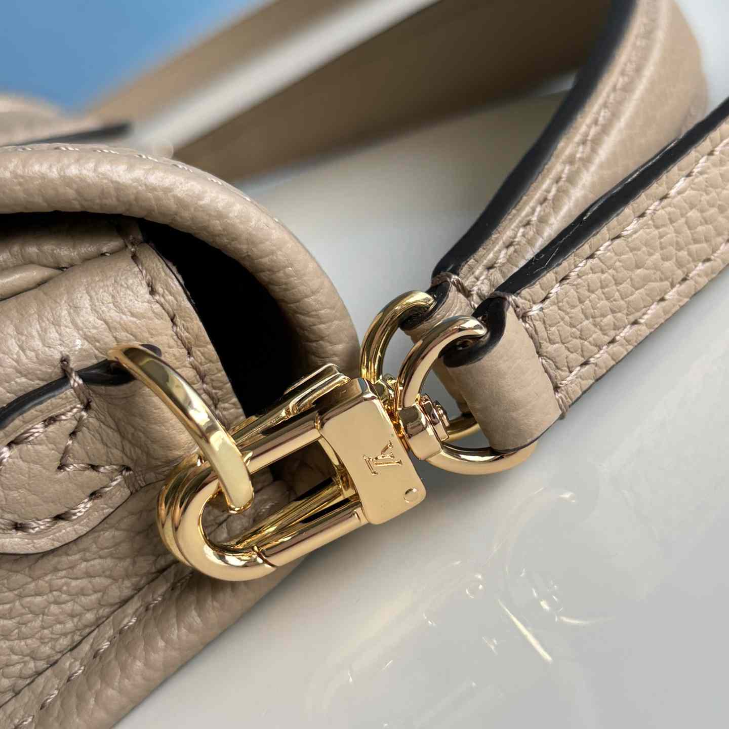 Louis Vuitton Nano Diane   M83300 - DopestKickz