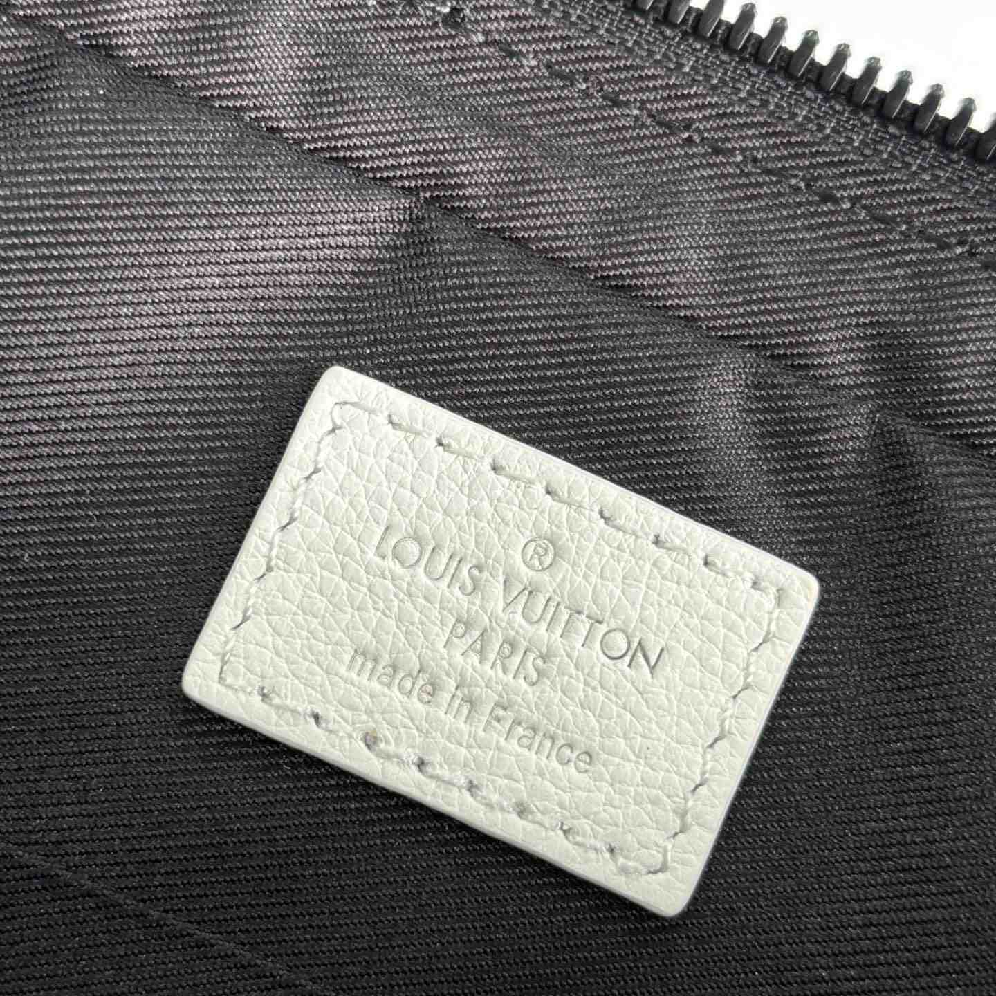 Louis Vuitton Trio Messenger  M24754 - DopestKickz