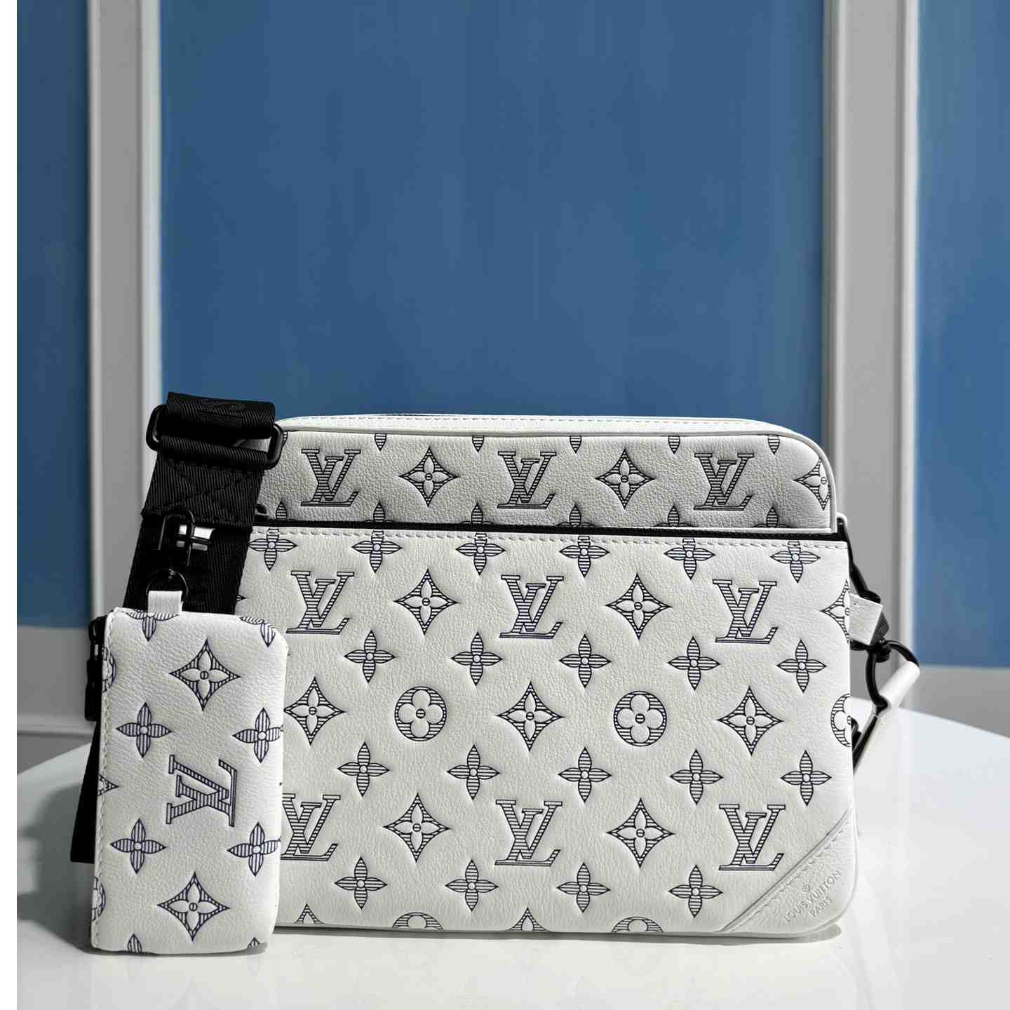 Louis Vuitton Trio Messenger  M24754 - DopestKickz