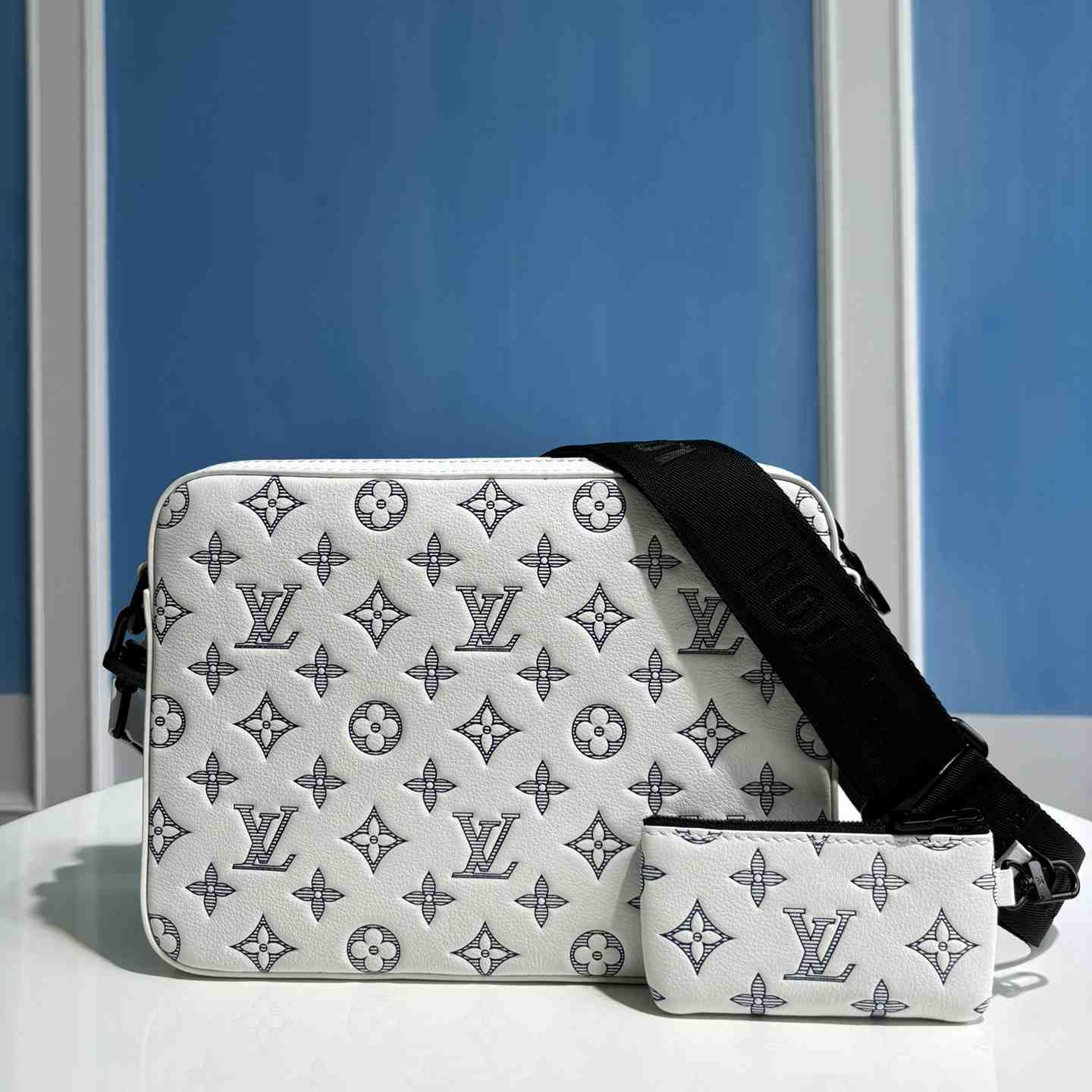 Louis Vuitton Trio Messenger  M24754 - DopestKickz