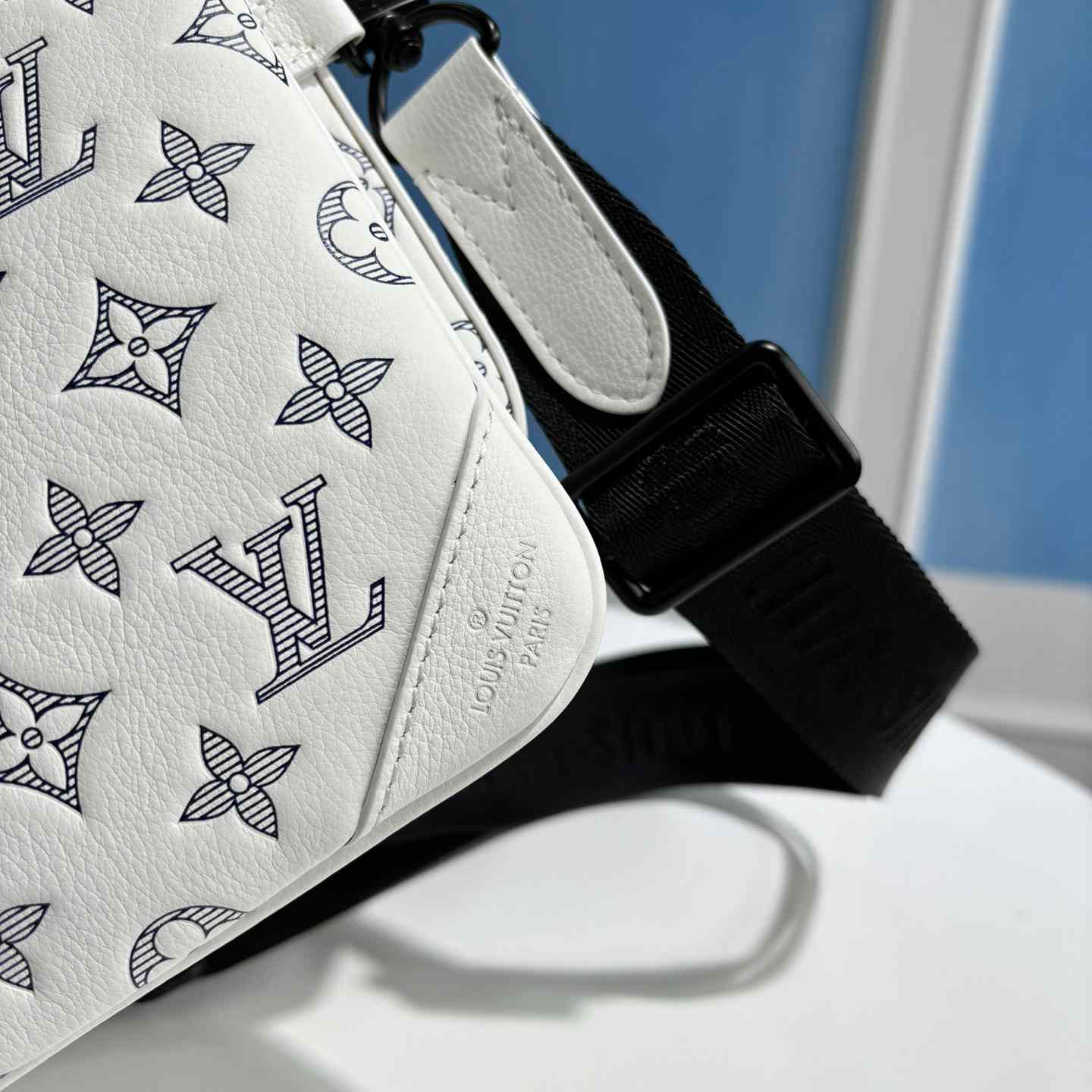 Louis Vuitton Trio Messenger  M24754 - DopestKickz