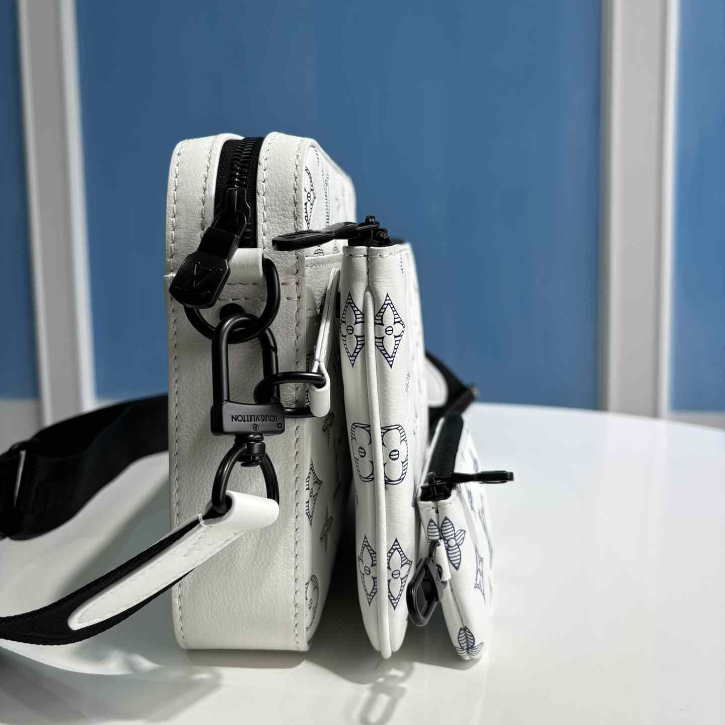 Louis Vuitton Trio Messenger  M24754 - DopestKickz