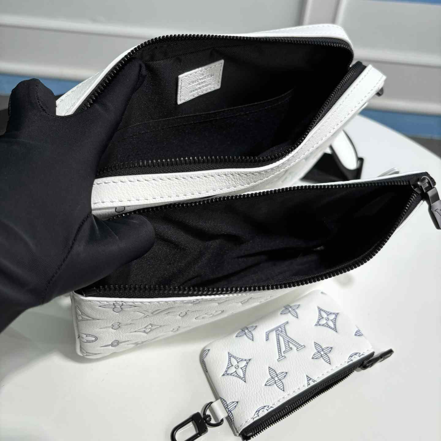 Louis Vuitton Trio Messenger  M24754 - DopestKickz