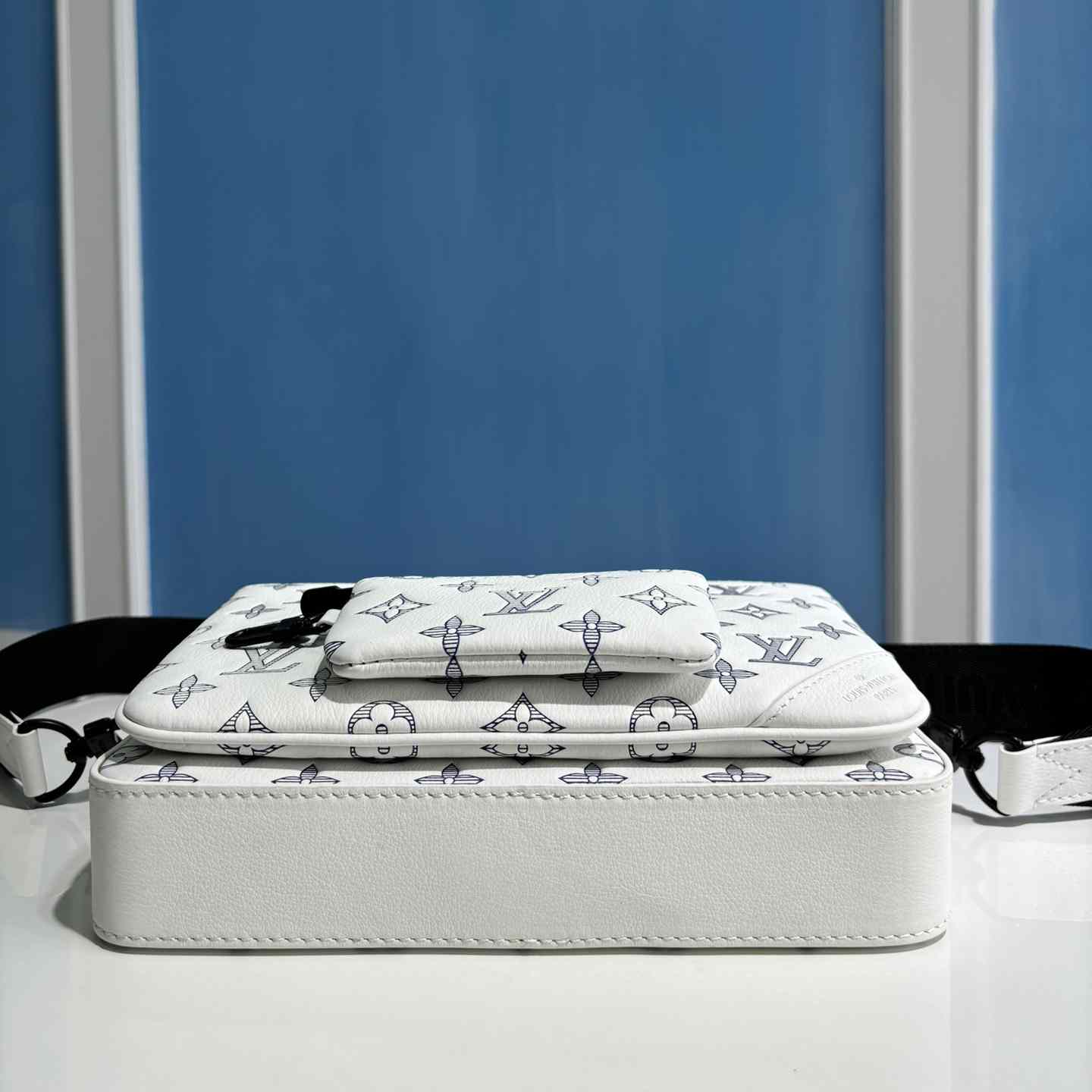 Louis Vuitton Trio Messenger  M24754 - DopestKickz