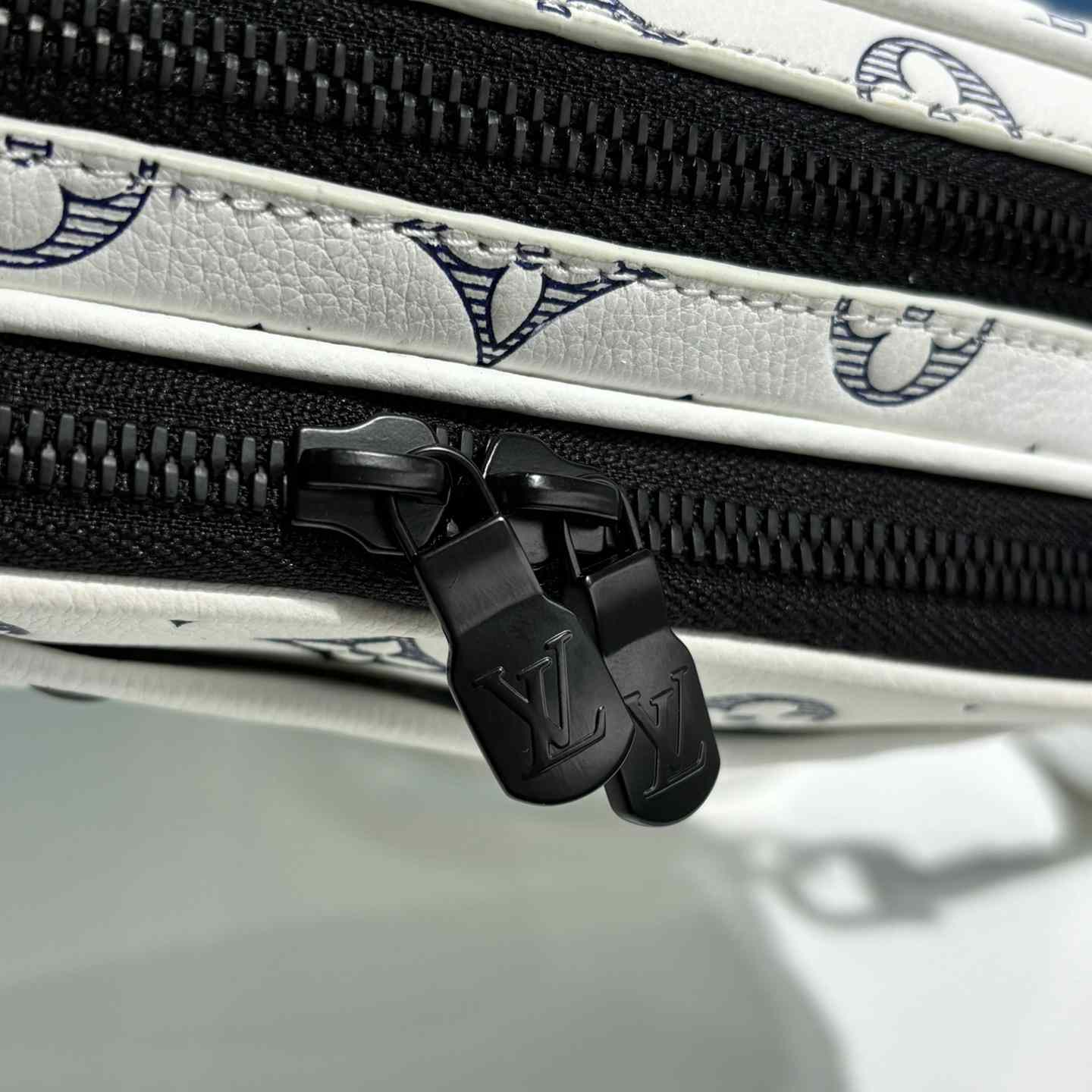 Louis Vuitton Alpha Wearable Wallet   M83383 - DopestKickz