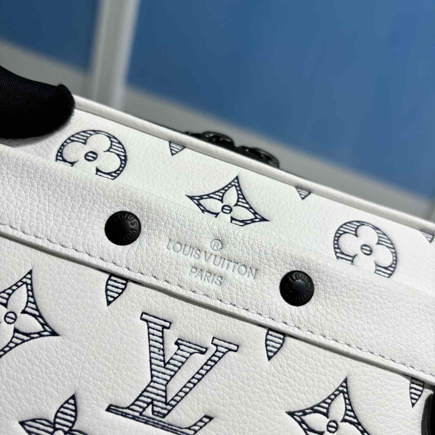 Louis Vuitton Alpha Wearable Wallet   M83383 - DopestKickz