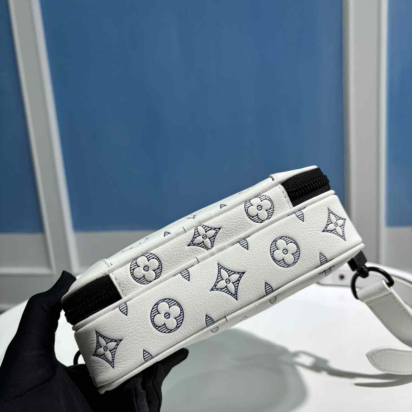 Louis Vuitton Alpha Wearable Wallet   M83383 - DopestKickz