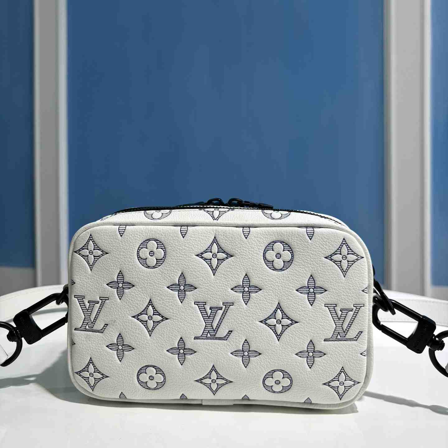 Louis Vuitton Alpha Wearable Wallet   M83383 - DopestKickz