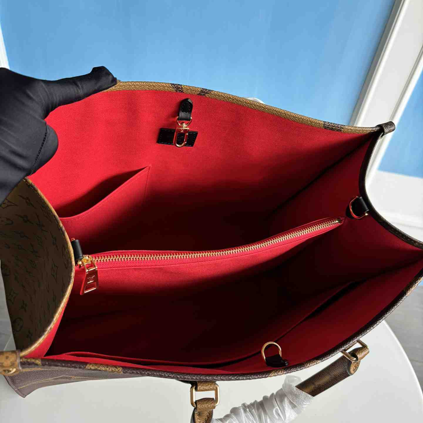 Louis Vuitton OnTheGo Voyage  M46823 - DopestKickz