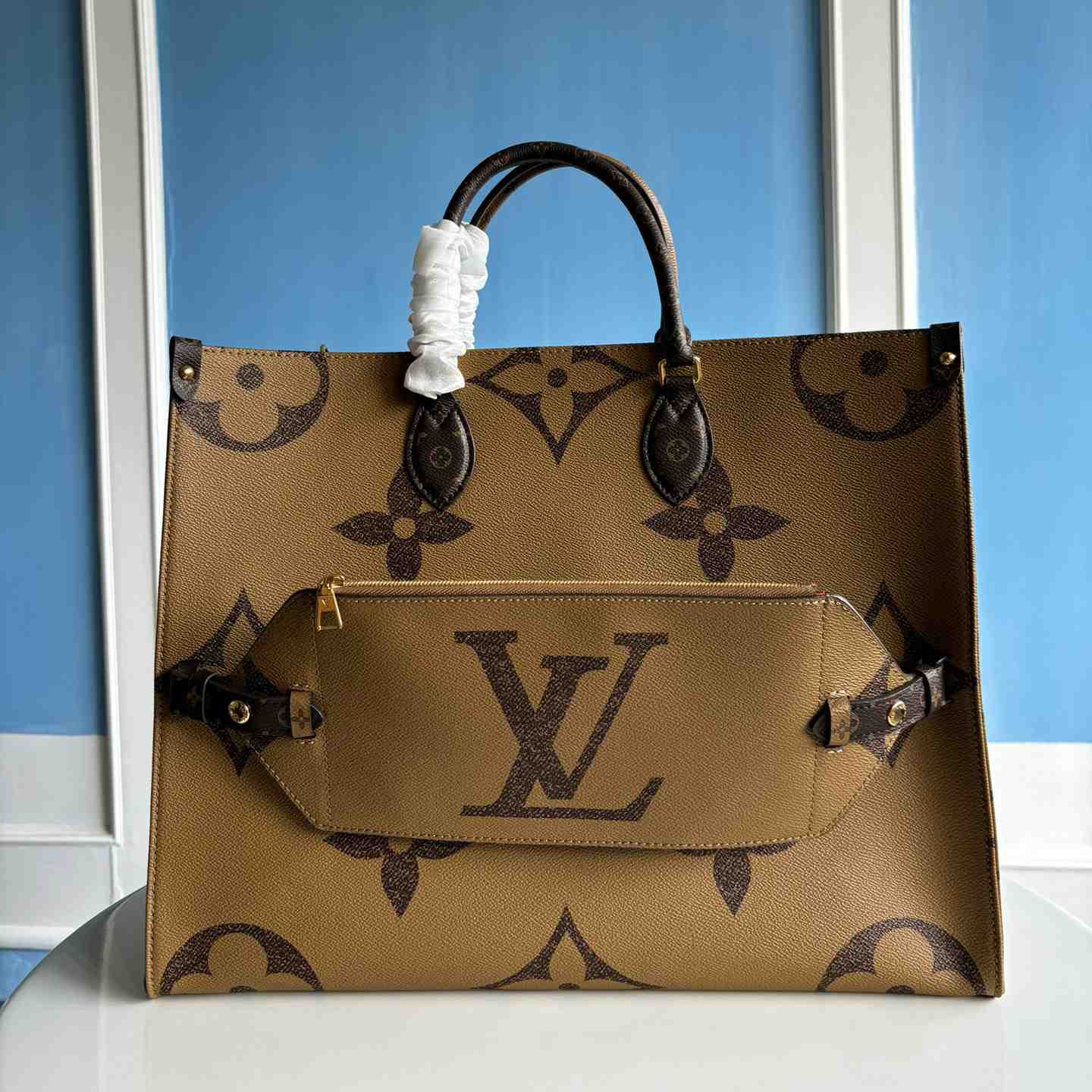 Louis Vuitton OnTheGo Voyage  M46823 - DopestKickz