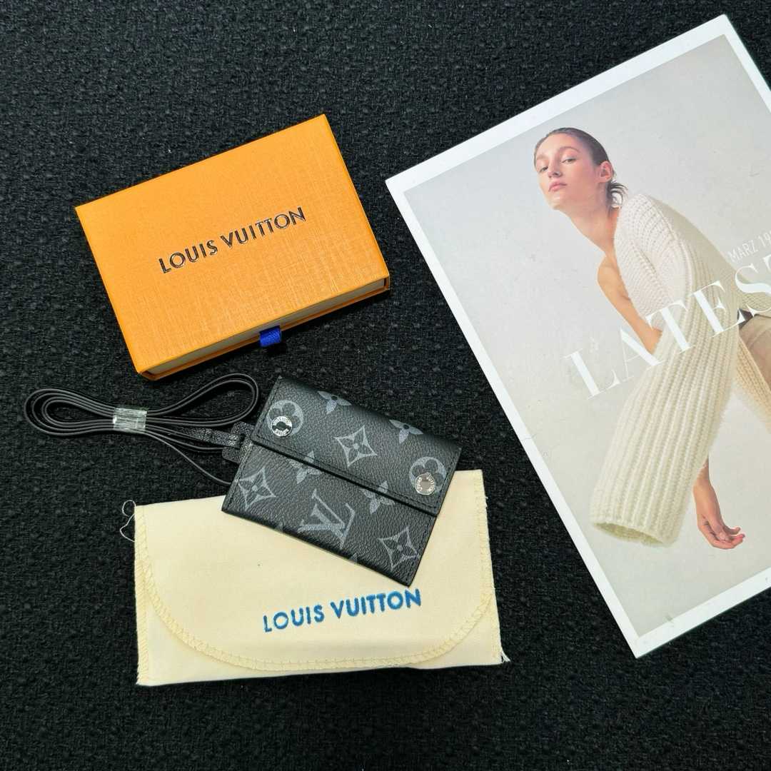 Louis Vuitton Card Holder Necklace  M83155 - DopestKickz