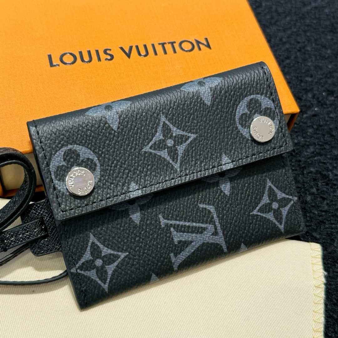 Louis Vuitton Card Holder Necklace  M83155 - DopestKickz