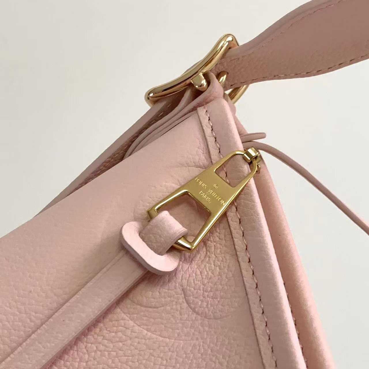 Louis Vuitton CarryAll PM   M47082 - DopestKickz