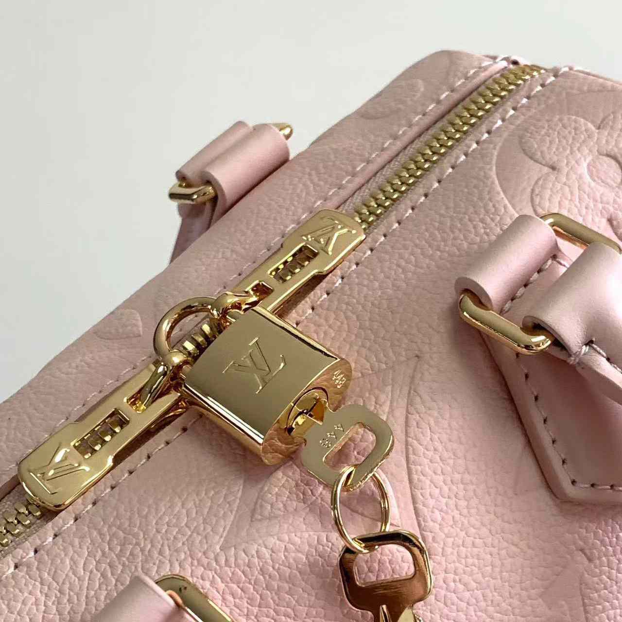 Louis Vuitton Speedy Bandoulière 20   M47136 - DopestKickz